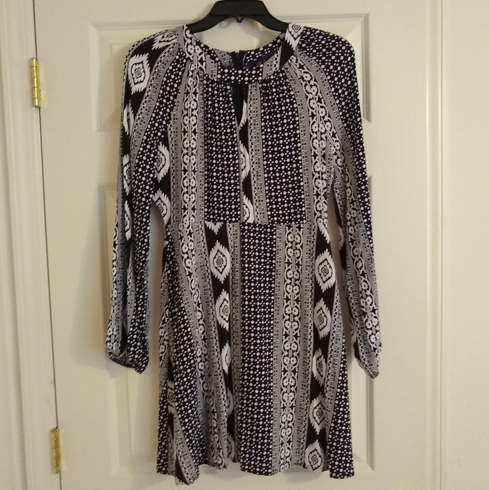 Francesca's Black and White Long Sleeve Dress